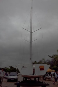 Barco de apoio do DSB e o céu carregado de Paraty